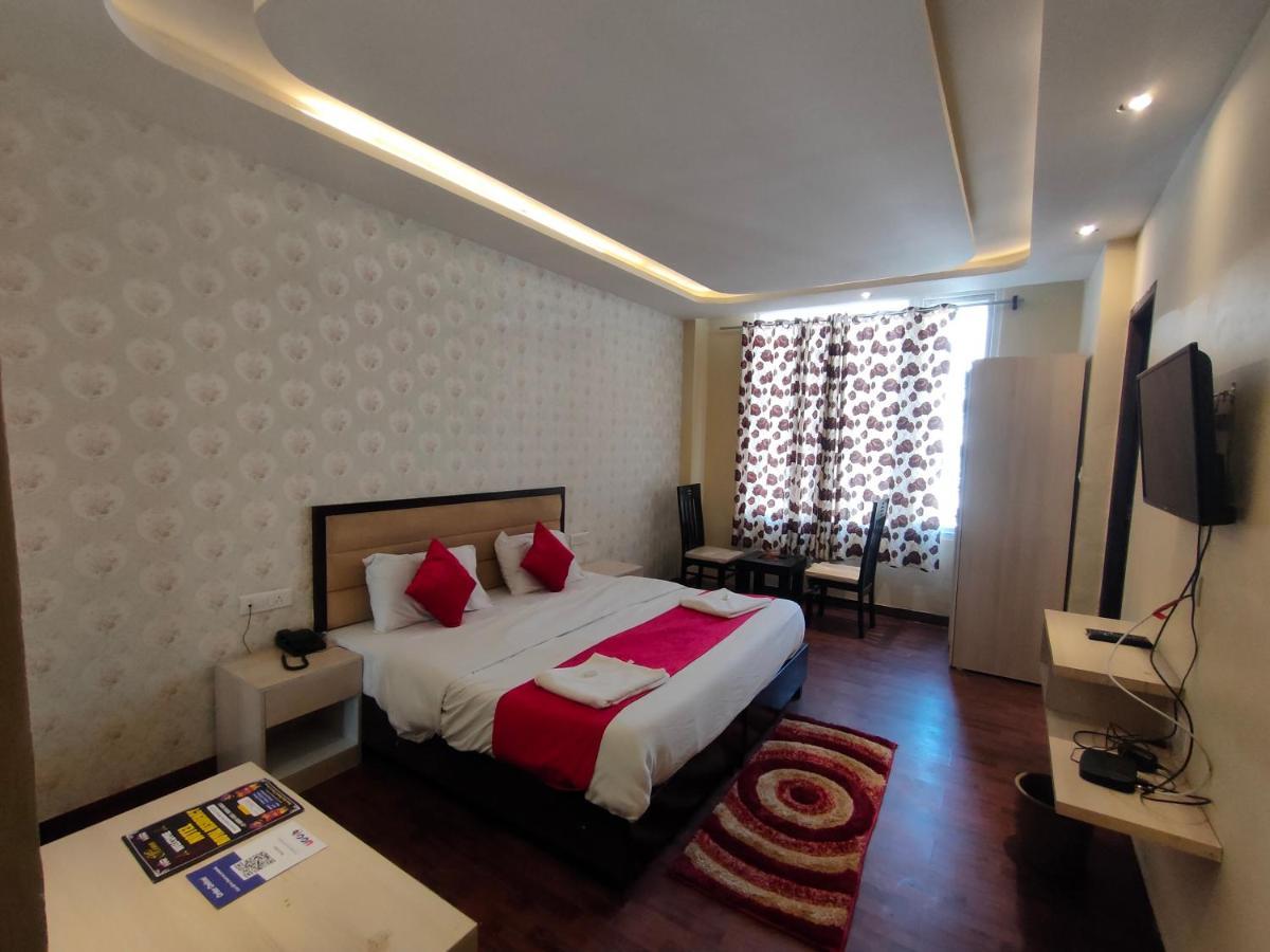 Hotel Royal Residency Manāli エクステリア 写真