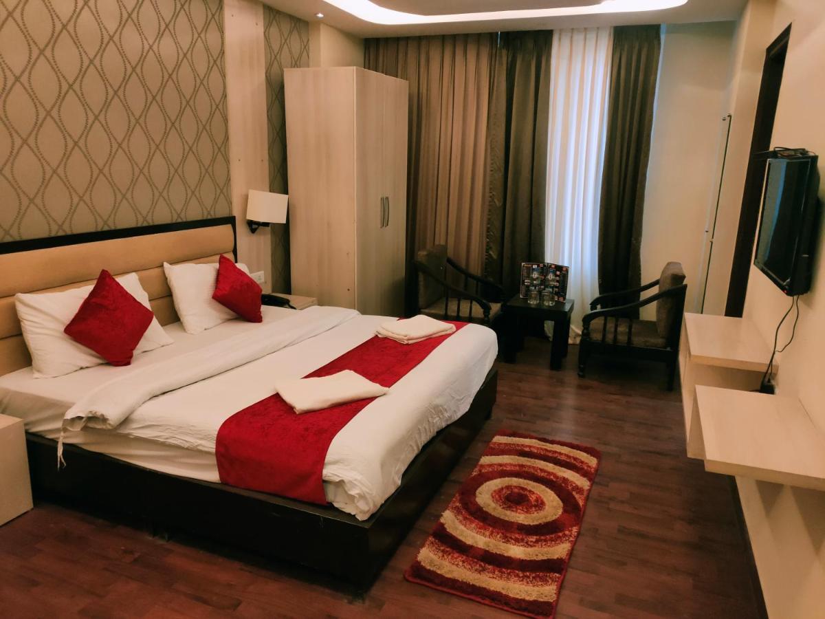 Hotel Royal Residency Manāli エクステリア 写真