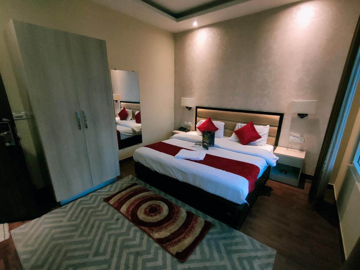 Hotel Royal Residency Manāli エクステリア 写真