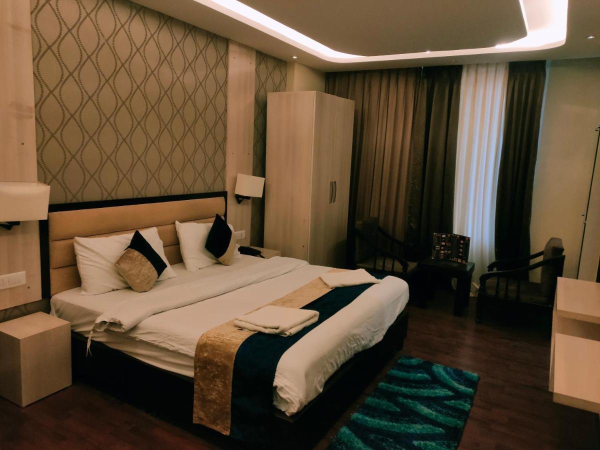 Hotel Royal Residency Manāli エクステリア 写真