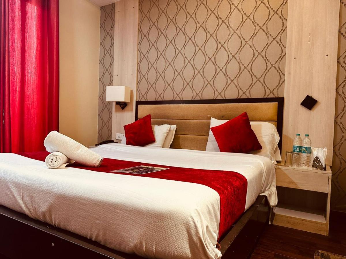 Hotel Royal Residency Manāli エクステリア 写真
