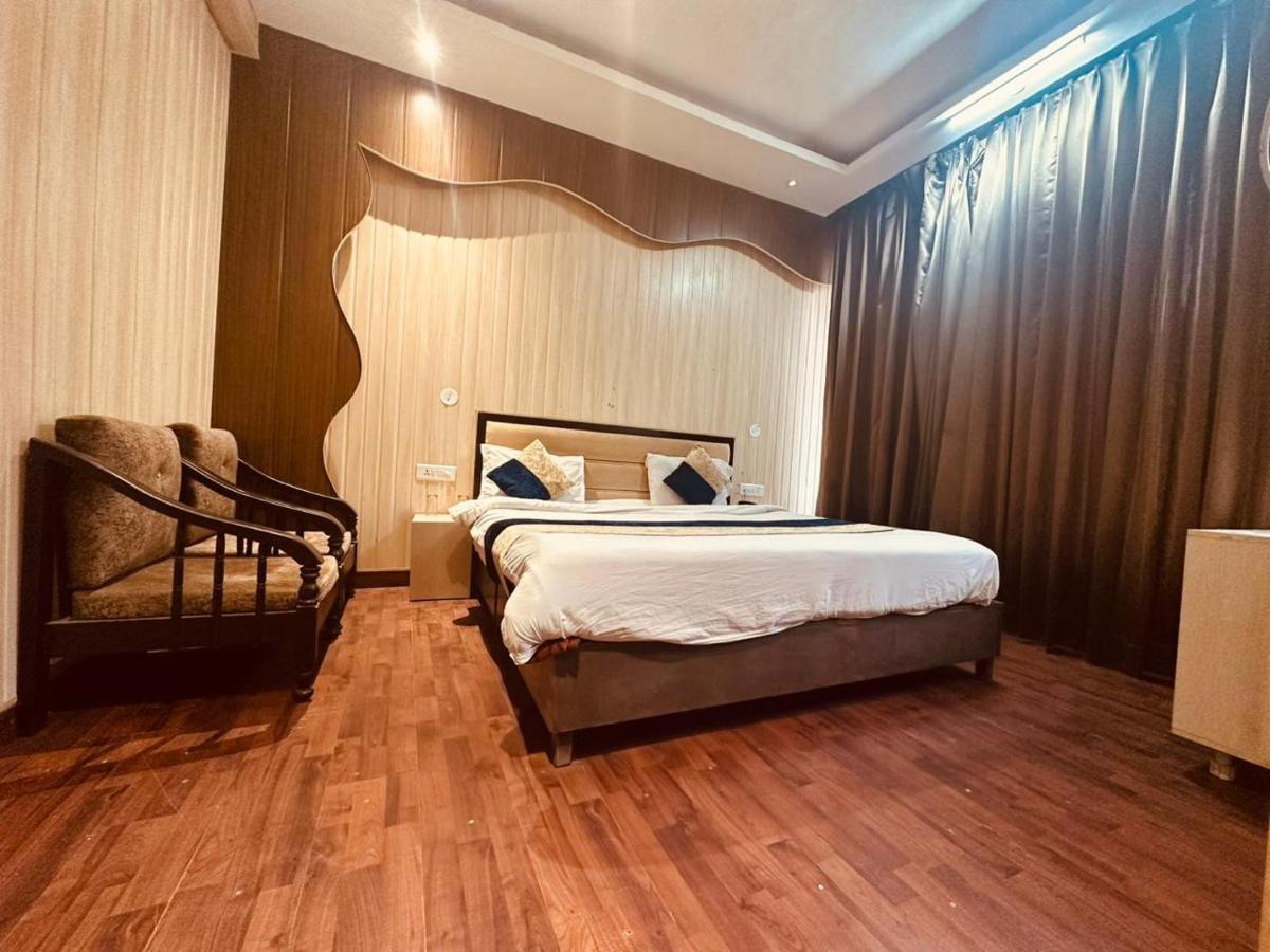 Hotel Royal Residency Manāli エクステリア 写真