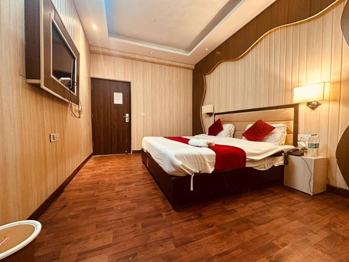 Hotel Royal Residency Manāli エクステリア 写真