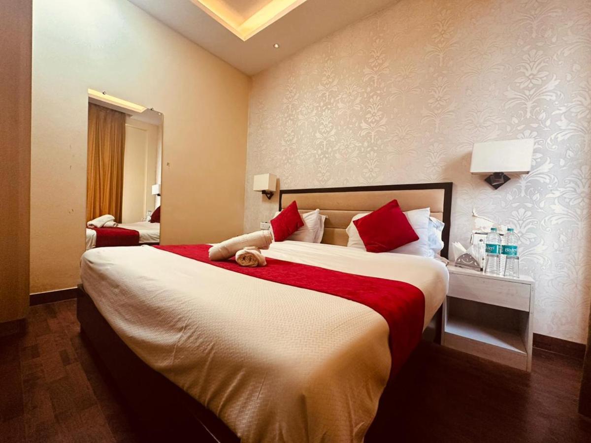 Hotel Royal Residency Manāli エクステリア 写真