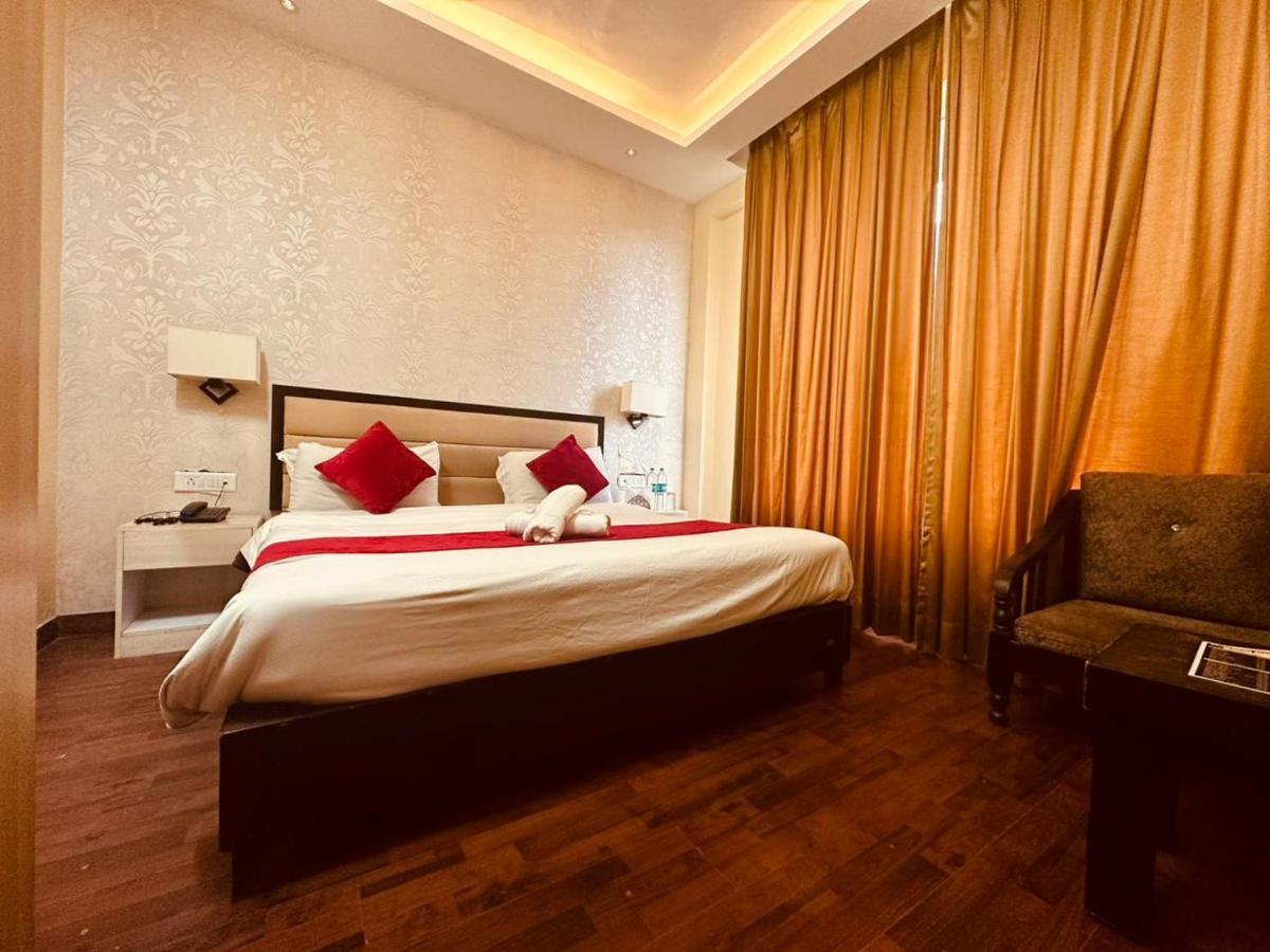 Hotel Royal Residency Manāli エクステリア 写真