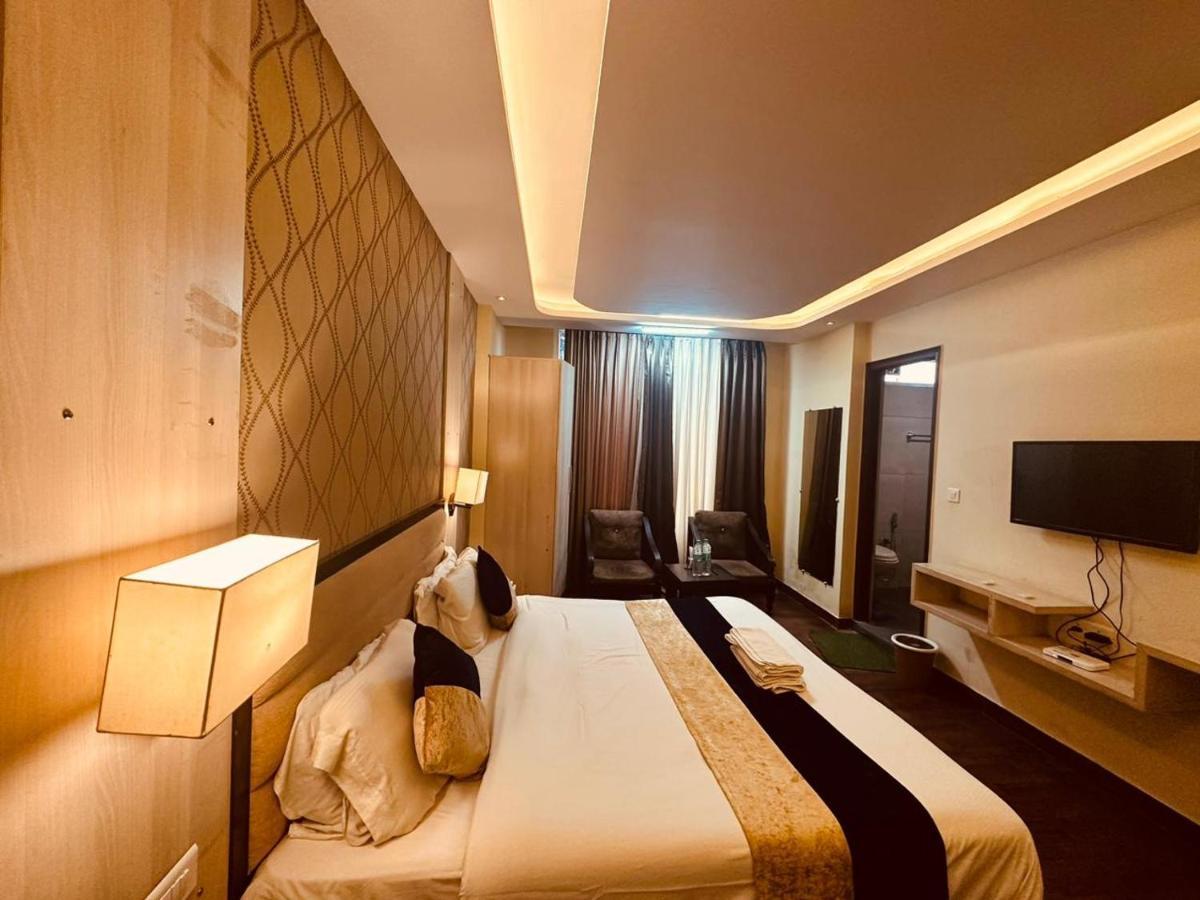 Hotel Royal Residency Manāli エクステリア 写真