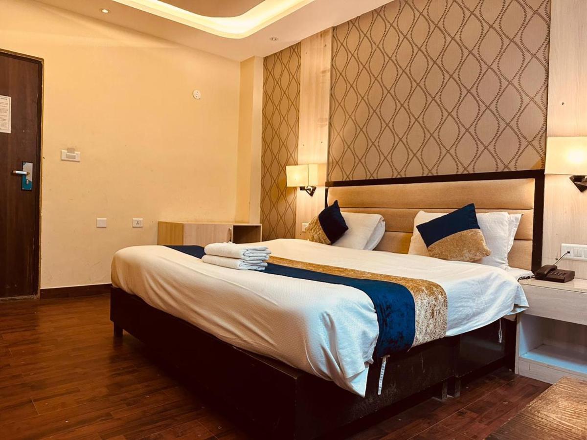 Hotel Royal Residency Manāli エクステリア 写真