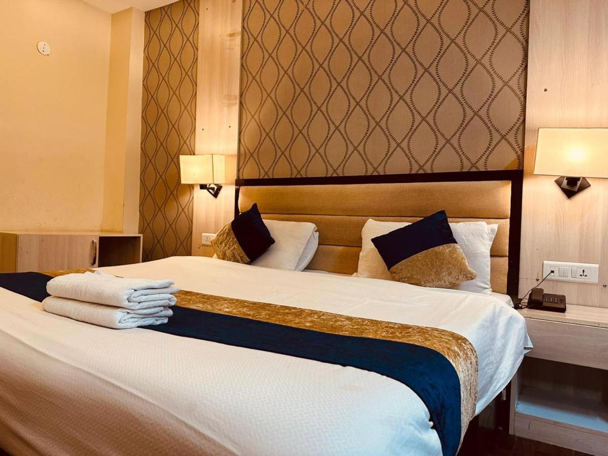 Hotel Royal Residency Manāli エクステリア 写真
